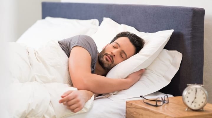 ngủ đủ giấc là một cách tăng cường sinh lý nam rất tốt
