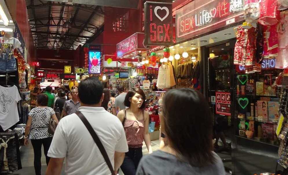 hình ảnh shop âm đạo giả tại một khu thương mại ở singapore