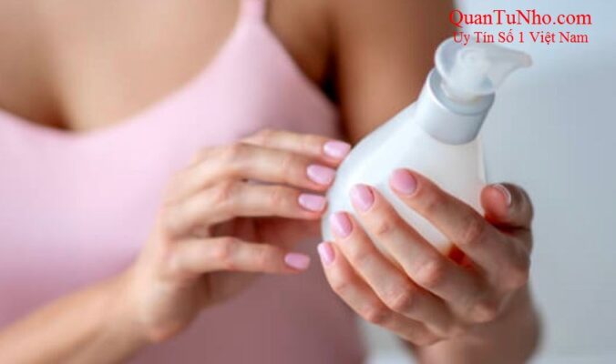 Nên mua dung dịch vệ sinh ở nơi uy tín, có thương hiệu