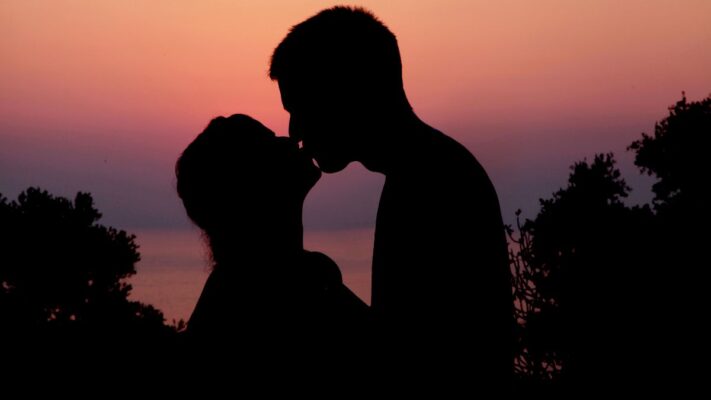 ý nghĩa thiêng liêng của nụ hôn