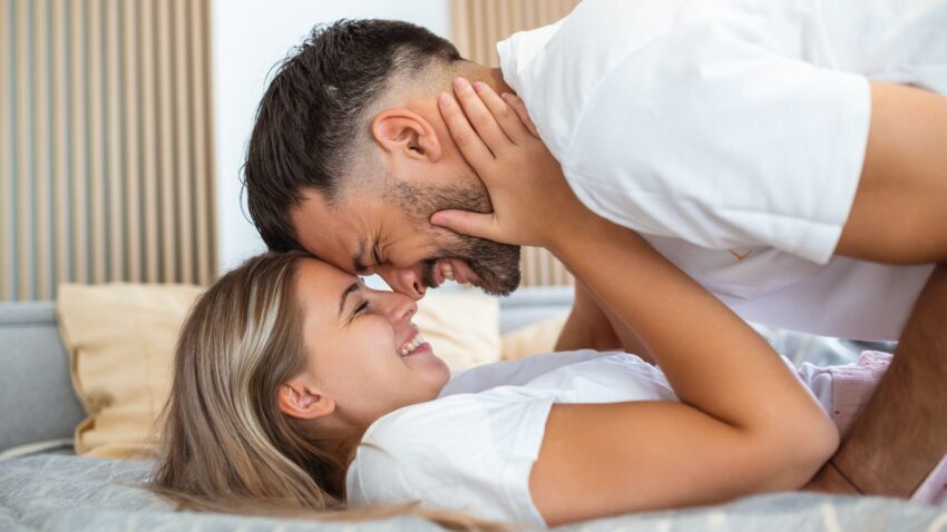 Cách co bóp tử cung khi quan hệ