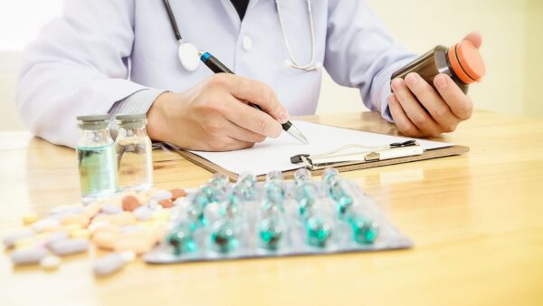 Cách xử lý khi ra máu do thuốc tránh thai