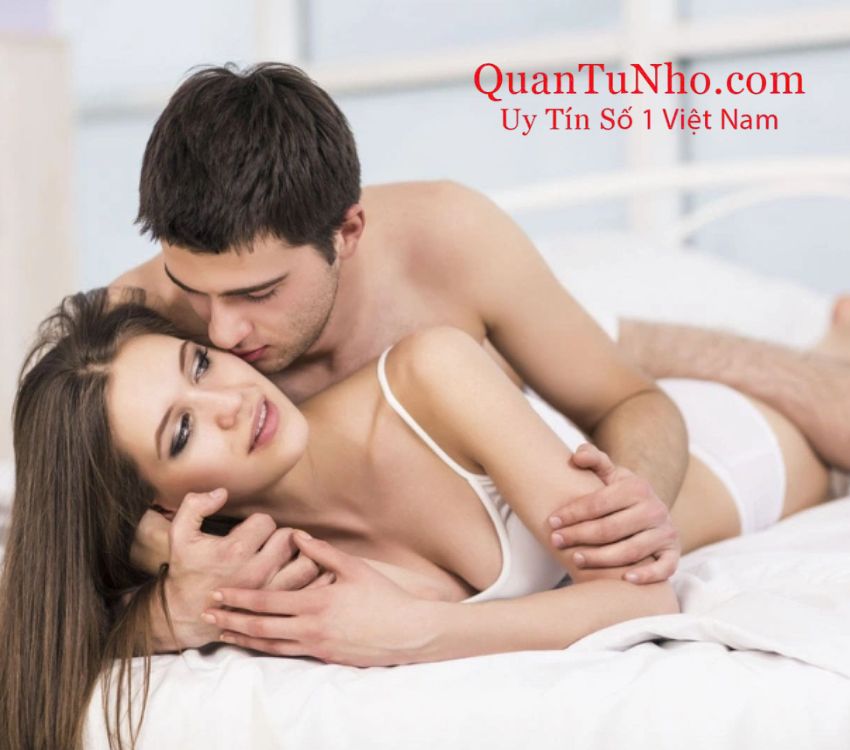 hon nhau coi het quan ao