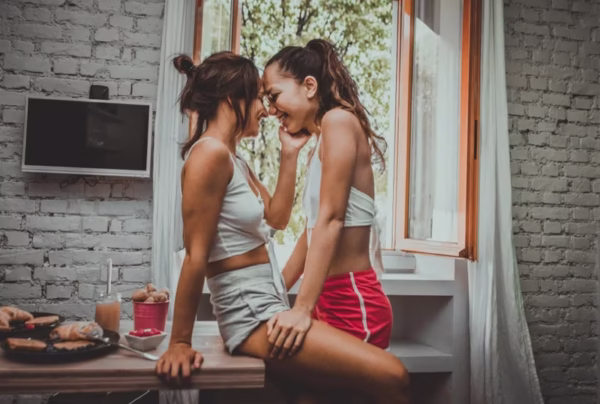 Quan hệ đồng tính nữ
