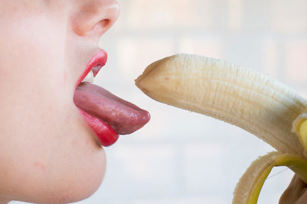 Hôn dương vật: Thông tin, Kỹ thuật, Lợi ích, Rủi ro và Cách thực hành an toàn 2 kỹ thuật môi và lưỡi