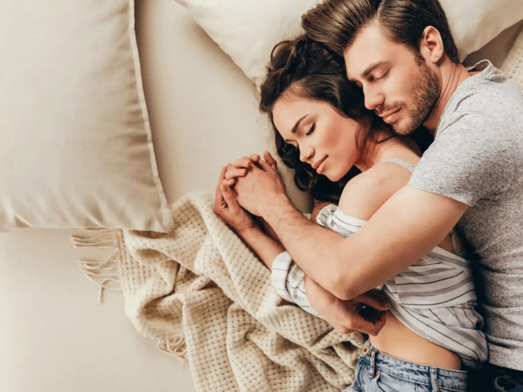 phụ nữ buồn ngủ sau khi quan hệ