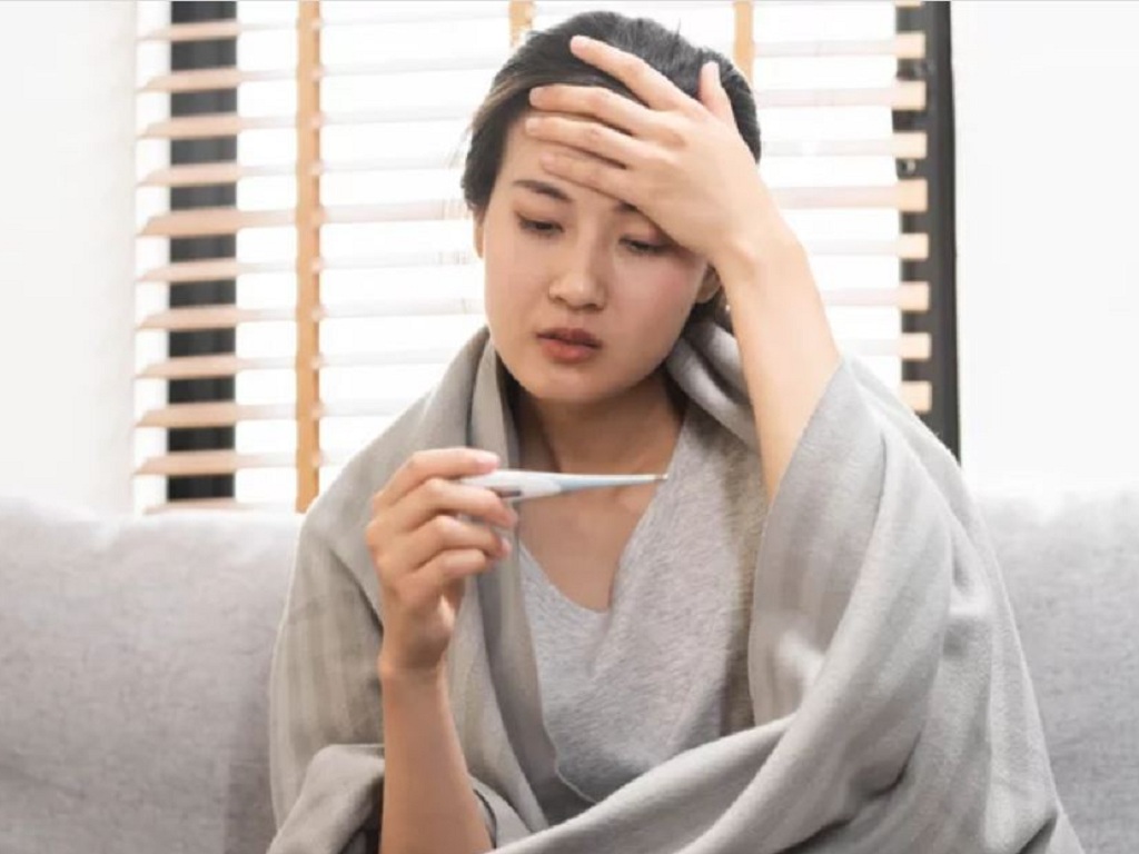 Làm Sao Để Biết Vòng Tránh Thai Bị Lệch? 10 Dấu Hiệu, Nguyên Nhân Và Cách Xử Lý Chính Xác 8 Sốt và ớn lạnh