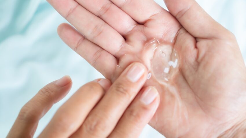 Chậm Kinh Và Ra Nhiều Huyết Trắng