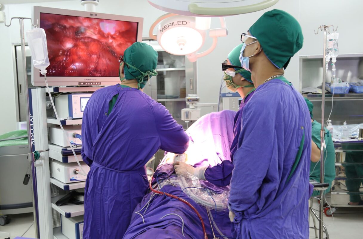 phẫu thuật nội soi bóc tách dính