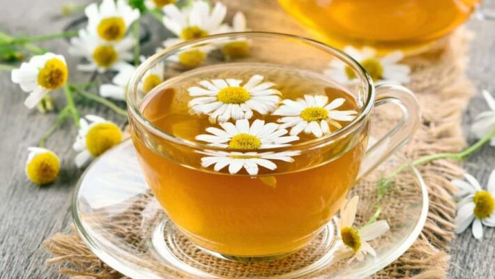 Kinh Nguyệt Không Đều Nên Uống Gì: Nguyên Nhân, 8 Thức Uống Điều Hòa và Lưu Ý Quan Trọng 3 Trà hoa cúc