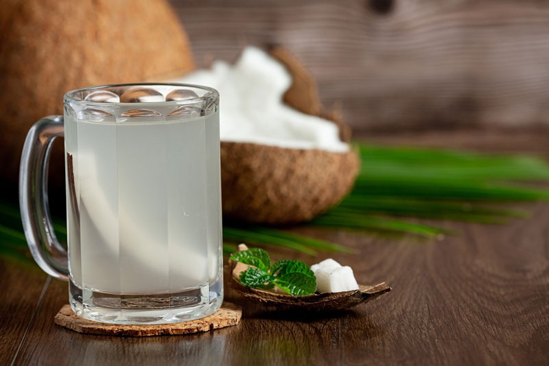 uống nước dừa có nhanh hết kinh không