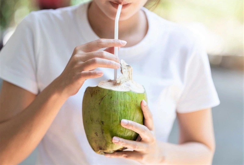 uống nước dừa có nhanh hết kinh không