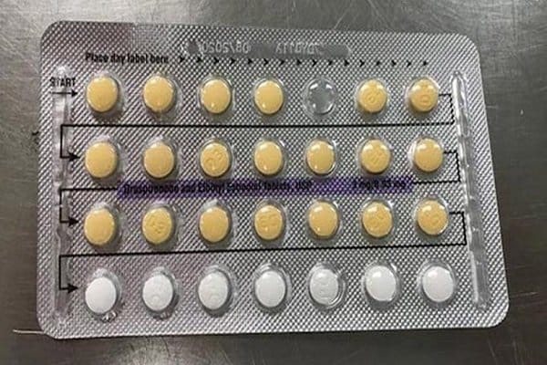 uong thuoc tranh thai ra mau co nguy hie3