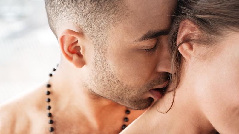 Phụ nữ thích hôn chỗ nào: Phân tích Vị trí, Ý nghĩa, Tâm lý và Kỹ thuật 3 sau gáy