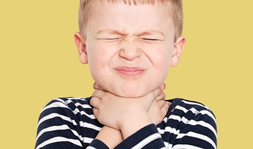 Trẻ em nuốt phải bao cao su